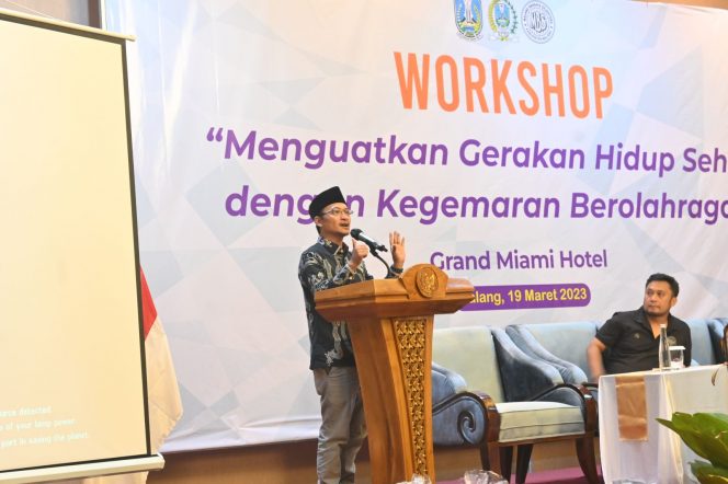 
 Anggota DPR RI Komisi X M Hasanuddin Wahid saat menjadi narasumber Workshop “Menguatkan Gerakan Hidup Sehat dengan Kegemaran Berolahraga” (ist)