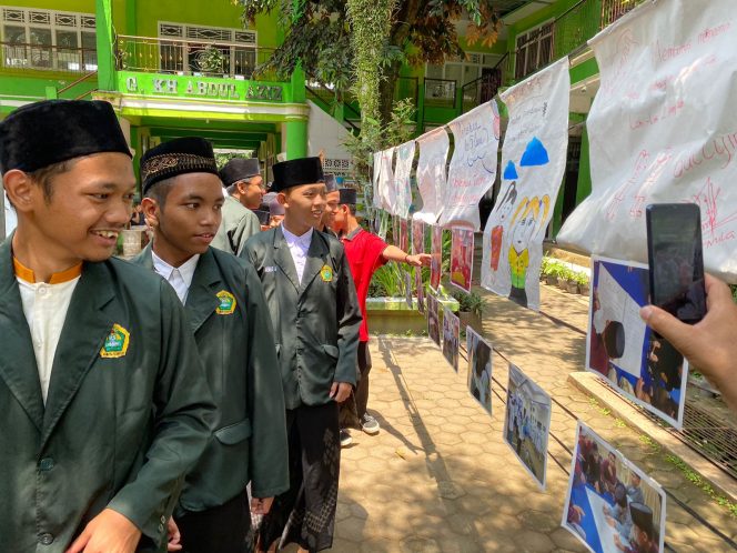 
 Roots Day Pesantren yang digelar di Pondok Pesantren Al Hayatul Islamiyah, Kota Malang mengikrarkan untuk bebas dari perundungan (ist)