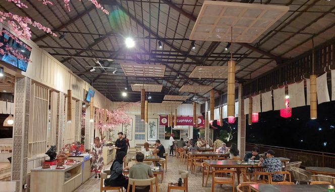 
 Para awak media, saat tengah buka puasa bersama di Fushimi Resto, The Onsen Hot Spring. (Eko)