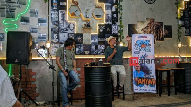 
 Suasana Ngopi Bareng di Waterpass Cafe and Eatery Jalan Danau Sentani Raya No. G-10, Sawojajar, Kota Malang. (wahyu)
