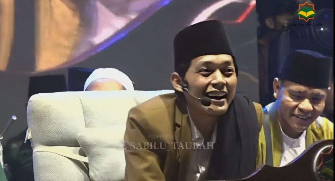 
 Pendakwah Muda yang sedang naik daun Agus Muhammad Iqdam Kholid atau dikenal Gus Iqdam menyampaikan tentang 3 Kunci Bahagia di Desa Ganjaran Kecamatan Gondanglegi Kabupaten Malang. (Gus Iqdam Official YouTube)