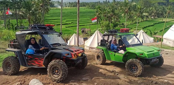 
 Bersemangat dan antusias merasakan sensasi offroad naik Fin Komodo. (ist)