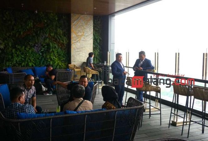 
 Perayaan Tahun Baru 2024 yang akan digelar Grand Mercure Malang Mirama Hotel disajikan dalam 2 konsep, salah satunya di Sky Lounge  dengan limited seat yang ada di lantai 19. (Nedi Putra AW)