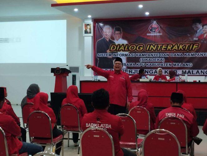 
 Dialog interaktif berlangsung di Kantor DPC PDI Perjuangan Jalan Mojosari, Desa Ngadilangkung, Kecamatan Kepanjen, Sabtu (2/12/2023). (bacamalang/Dhimas) 