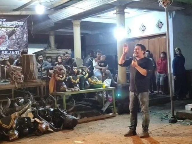 
 Abdul Qodir, Caleg DPRD Kabupaten Malang nomor urut 1 Dapil 3 (Wagir, Dau, Karangploso, Pujon, Ngantang, Kasembon) dari PDI Perjuangan mengawali kampanye terbuka di Dusun Manggisari, Desa Bocek, Kecamatan Karangploso, Jumat (1/12/2023). (ist) 