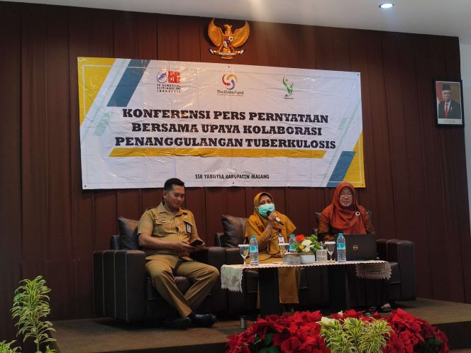 
 Konferensi pers pernyataan bersama upaya kolaborasi penanggulangan TBC di Hotel Grand Kanjuruhan Kepanjen. (bacamalang/Dhimas) 