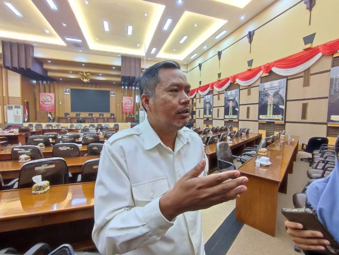 
 Anggota Fraksi Partai Gerindra Kabupaten Malang, Zia'ul Haq saat ditemui di kantor DPRD Kabupaten Malang. (bacamalang/Dhimas) 