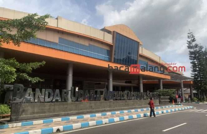 
 Bandara Abdulrachman Saleh Ditutup Sementara, Kepala UPT: Untuk Keselamatan Penerbangan Imbas Erupsi Semeru