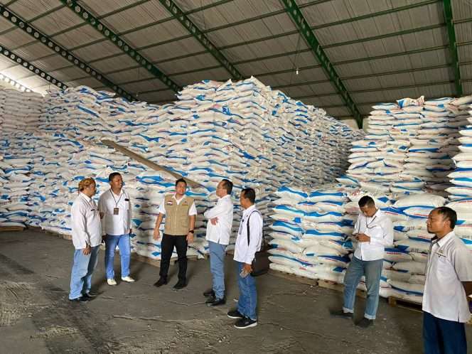 
 Satgas Pangan Polres Malang mengecek ketersediaan pupuk subsidi di Pakisaji dan Bululawang. (ist) 