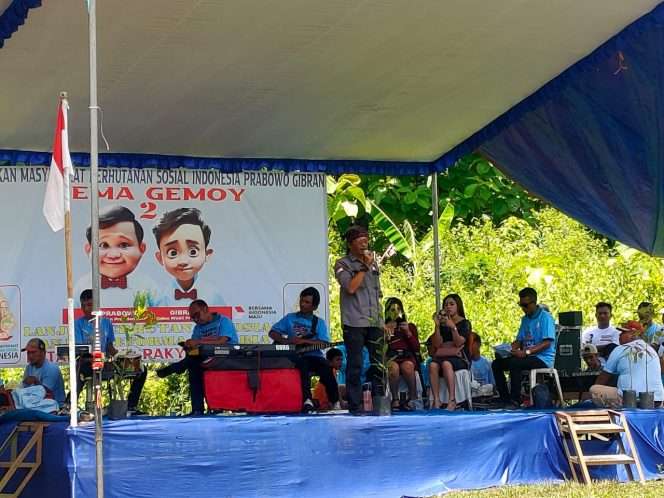 
 Relawan Prabowo GEMA PS di Kabupaten Malang Bagi Ratusan Bibit Pohon. (ist) 