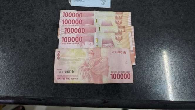 
 Barang bukti yang berhasil diamankan Bawaslu Kota Batu. (ist)