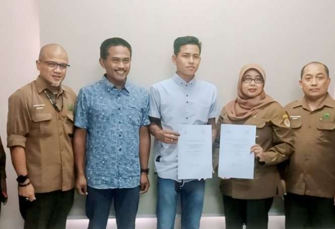 
 Berfoto bersama usai penandatanganan kerjasama Perhutani Kesatuan Pemangkuan Hutan (KPH) Malang, pengelolaan wisata Rembun Adventure Park bersama CV Ayla Indah Nusantara  di Kantor KPH Malang.(Dok KPH Malang)