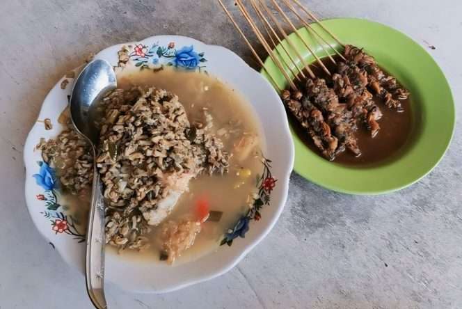 
 Menu kuliner Kupang Lontong beserta Sate Kerang yang Yummy kini makin disukai warga Malang Raya. (ist)