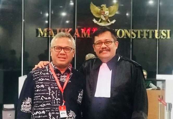 
 Praktisi Hukum Pemilu, Sri Sugeng Pujiatmiko SH (kanan) ikut memberikan pandangan terkait fenomena pergeseran suara dalam Pemilu 2024. (ist) 