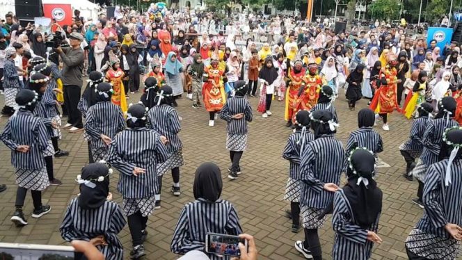 
 Salah satu penampilan kolosal yang mengagumkan dalam acara peringatan HUT ke,-7 Voice Of Malang. (ist)