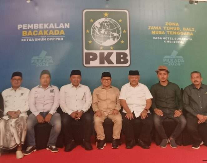 
 Bupati Malang sekaligus kader PDI Perjuangan, HM Sanusi (tiga dari kanan) saat mengikuti pembekalan Bacakada PKB di Surabaya. (ist) 