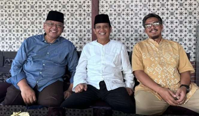
 Foto pertemuan Abah Gunawan dengan Rendra Kresna dan Mas Dewa yang diterima bacamalang. (ist) 