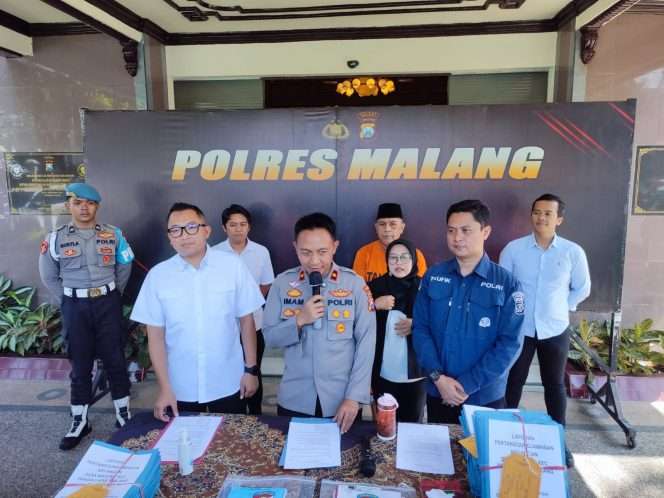 
 Wakapolres Malang, Kompol Imam Mustolih memberikan keterangan kasus korupsi DD dan ADD Desa Wadung Pakisaji. (Dok Humas Polres Malang)