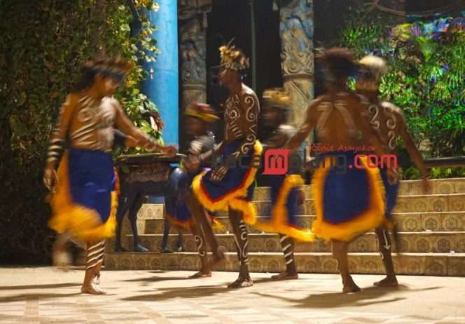 
 Penampilan Papua Dance di SaigonSan Garden Café & Rooftop by Kawisari Hotel Tugu Malang, Sabtu (15/6/2024). (Nedi Putra AW)