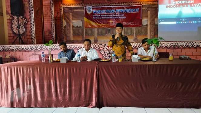 
 Abah Gun saat melakukan sosialisasi di Museum Panji Desa Pandanajeng Kecamatan Tumpang. (ist)
