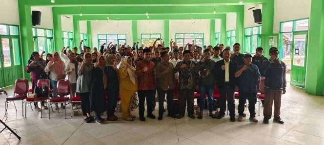 
 Abah Gun bersama pengurus NU tingkat kecamatan se-Kabupaten Malang. (ist) 