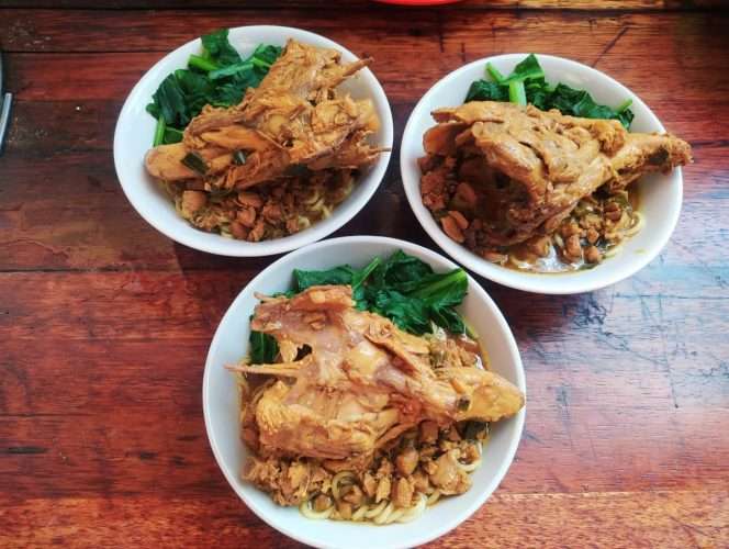 
 Depot Nusantara yang dikelola Okky bersama Iwan menyuguhkan menu Mie Tobrut di Kota Batu. ((ist)