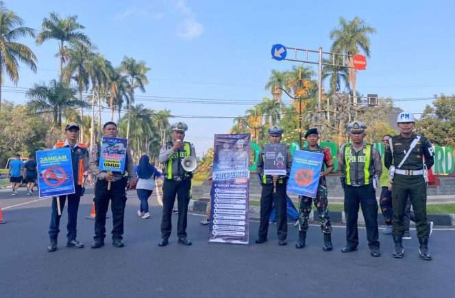 
 Tim ops gab saat mensosialisasikan operasi patuh semeru 2024 di area car freeday (humas)