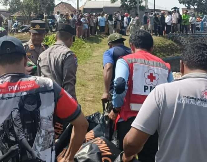 
 Proses evakuasi pria lansia meninggal di sungai di Gondanglegi Kabupaten Malang. (IG infomalang)