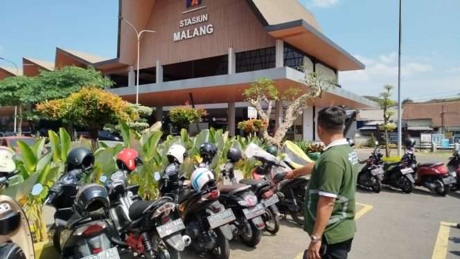 
 Lokasi Area parkir sepeda motor di Stasiun Kota Baru Malang, lokasi terjadinya pencurian helm. (Ist)