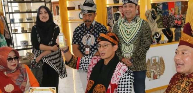 
 Menparekraf di sela kegiatan Workshop Kabupaten/Kota Kreatif (KaTa Kreatif) Indonesia 2024 di Kabupaten Malang. (Dok Humas Pemkab Malang)