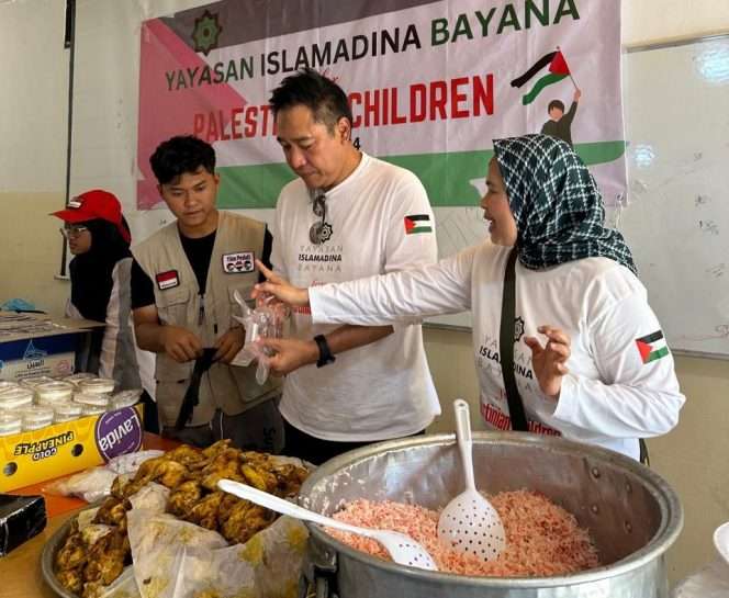 
 Narendra bersama Dewo dan Yunita Rohali Pengurus Yayasan Islamadina Bayana. (IG Narendra)