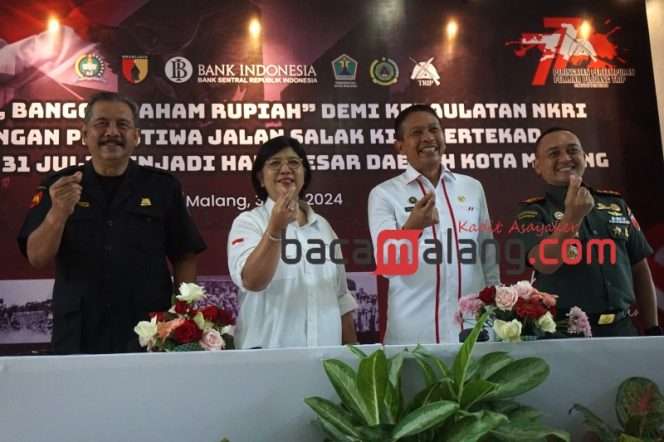 
 Dari kiri-Wakil Ketua Umum Paguyuban MASTRIP Jawa Timur Hendy Hendriono, Ketua Umum Paguyuban MASTRIP Jawa Timur Destry Damayanti, Pj. Wali Kota Malang Wahyu Hidayat,  dan Dandim 0833/Kota Malang Letkol Arm Aris Gunawan, M.Han saat jumpa pers terkait penetapan Pertempuran TRIP 31 Juli sebagai Hari Besar Daerah Kota Malang di aula  Museum Brawijaya Malang, Rabu (31/7/2024). (Nedi Putra AW)