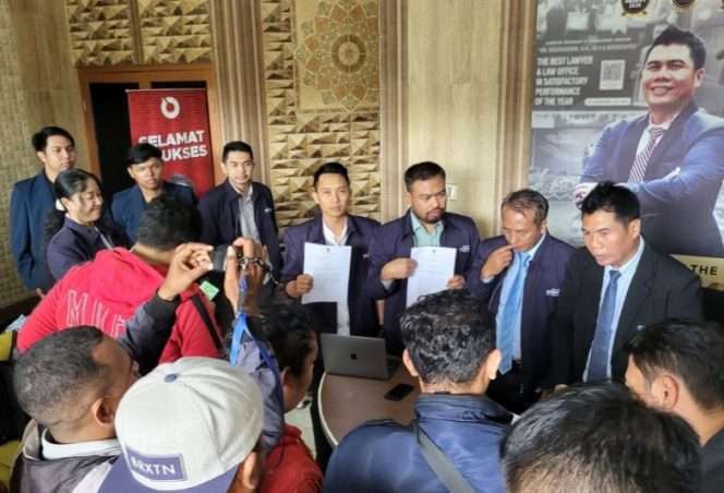 
 Buyer melakukan pendaftaran gugatan didampingi kuasa hukum. (Solehoddin for BacaMalang)