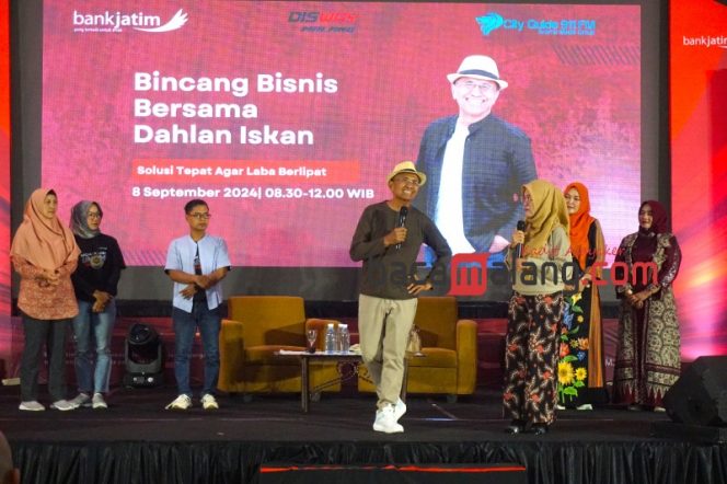 
 Dahlan Iskan (tengah), saat menjadi narasumber utama pada 'Bincang Bisnis Bersama Dahlan Iskan' dalam acara Ragam Pesona UMKM Jawa Timur yang digelar Bank Jatim di Malang Creative Center (MCC) Kota Malang, Minggu (8/9/2024). (Nedi Putra AW)