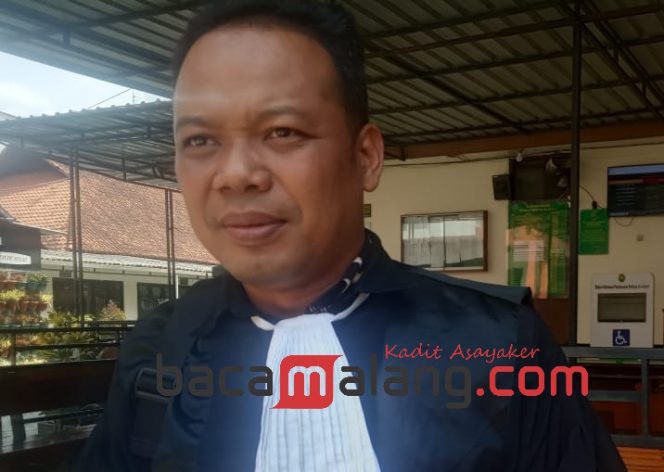 
 Kuasa hukum terdakwa Guntur Putra Abdi Wijaya, usai mengikuti persidangan di PN Malang. (Rohim Alfarizi)
