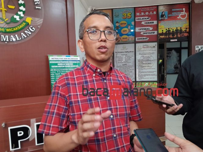 
 Kasi Intelijen Kejari Kota Malang Agung Tri Radityo, saat mengkofirmasi terkait berita pungli yang mencatut Kasi Pidsus Kejari Kota Malang. (Rohim Alfarizi)