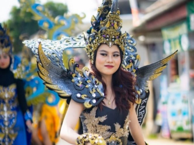 
 Salah satu kostum karnaval yang meramaikan serangkaian peringatan tujuh belasan di Lawang. (ist)