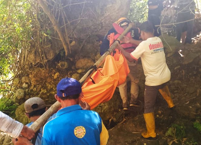 
 Proses evakuasi korban. (ist)