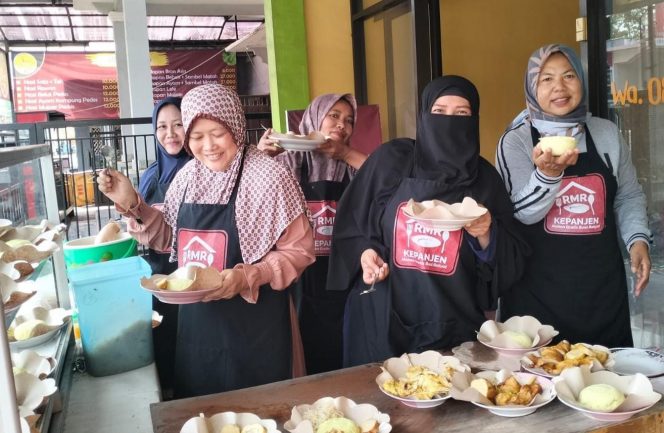 
 Persiapan makanan gratis. (Dok RMR)