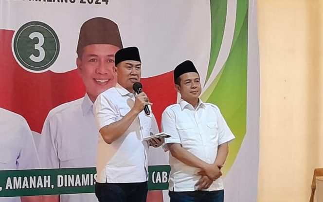 
 Paslon Abah Anton-Dimyati Ayatulloh (Abadi) saat melauching Ketua Tim pemenangan sekaligus menyampaikan visi misi. (Rohim Alfarizi)