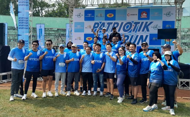 
 Moreno Suprapto Anggota DPR RI, bersama peserta Patriotik Running (Rohim Alfarizi)