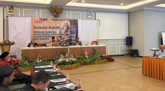 
 Ketua ISD Darmadi,SH dan Yunan Saifulloh selaku narasumber saat diskusi publik di Hotel Pelangi Kota Malang. (Ist)