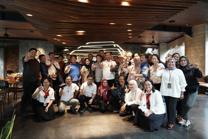 
 Kepala Otoritas Jasa Keuangan (OJK) Malang Biger Adzanna Maghribi (tengah), dalam dialog akhir tahun bersama media di Malang, Senin (16/12/2024). (ist)