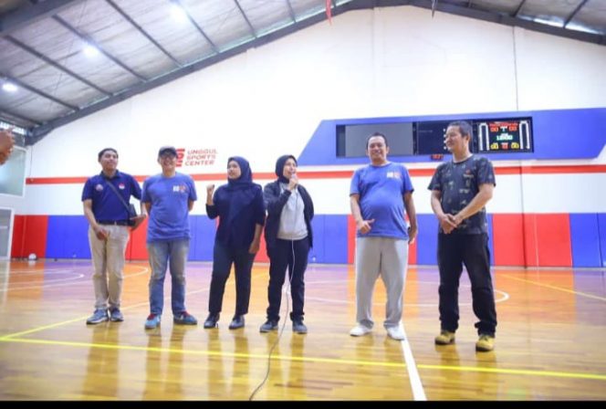 
 Chief Executive Rookie Fun Basketball Dhidhie Sapari (dua dari kiri), bersama undangan dari Perbasi Kota Malang dan Injers saat pembukaan pertandingan, Rabu (18/12/2024).(ist)