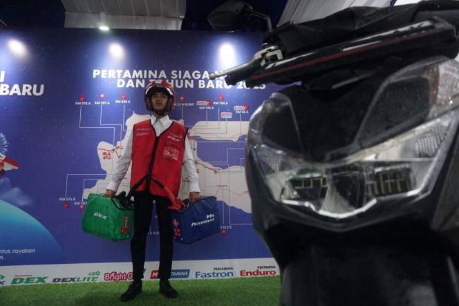 
 PT Pertamina Patra Niaga Regional Jatimbalinus telah menyiagakan motorist yang dapat mengantar 5 sampai 10 liter BBM Pertamax dan Dex Series di Rest Area 66A Tol Malang Pandaan, bagi kendaraan yang kehabisan BBM saat terjadi kemacetan parah di jalan tol. (Nedi Putra AW)