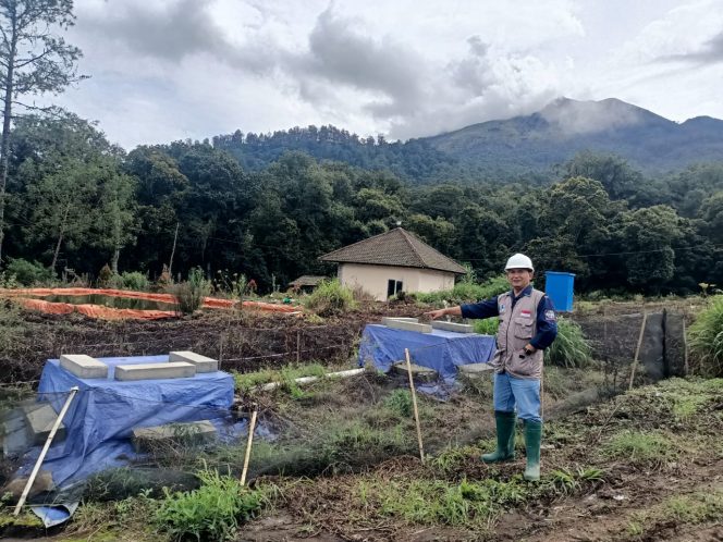 
 Pakar mitigasi bencana UB, Prof. Sukir Maryanto, menunjukkan lokasi Magnetic Data Acquisition System (Magdas) di Lab UB Cangar, Kota Batu, belum lama ini. (ist)