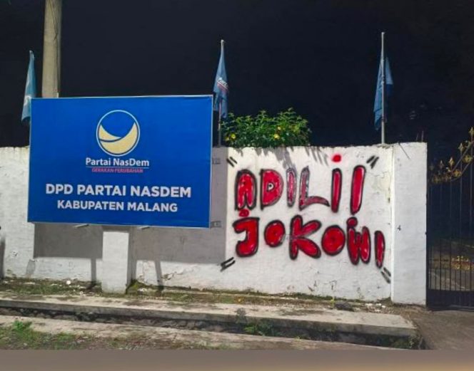 
 Salah satu contoh coretan vandalisme Adili Jokowi di Kabupaten Malang. (ist)