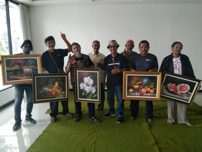 
 Berfoto bersama di sela kegiatan On the spot. (Hadi Triswanto)