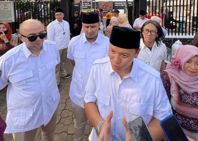 
 Anggota Komisi XII DPR RI Fraksi Gerindra, Moreno Soeprapto saat diwawancara awak media. (ist)