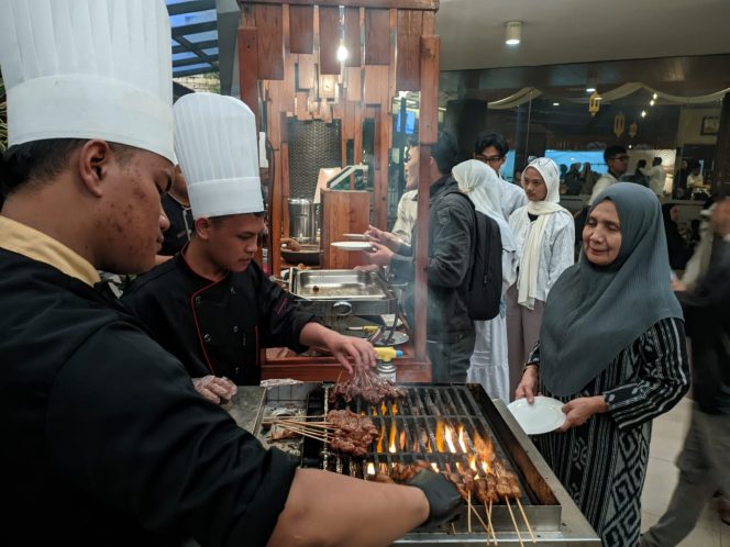 
 Aneka bakaran yang menjadi menu favorit di Kurma (Kuliner Ramadhan) Ijen Suites Malang. (Wahyu)